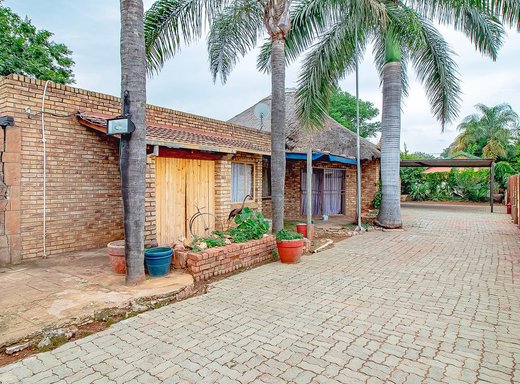 6 Schlafzimmer Haus zum Kauf in Pretoria North