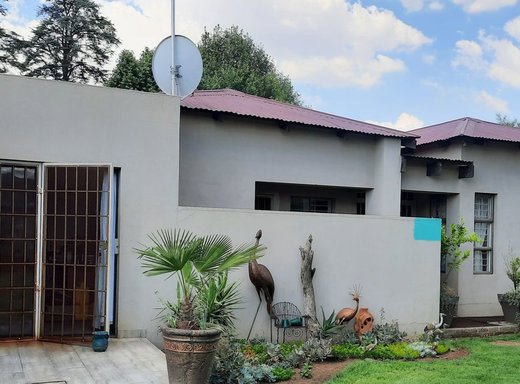 4 Schlafzimmer Kleinsiedlung zur Miete in Zuurfontein