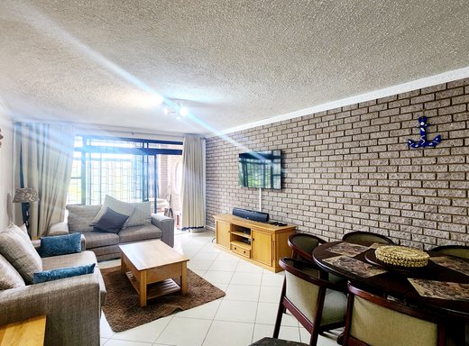 3 Schlafzimmer Wohnung zum Kauf in Uvongo Beach