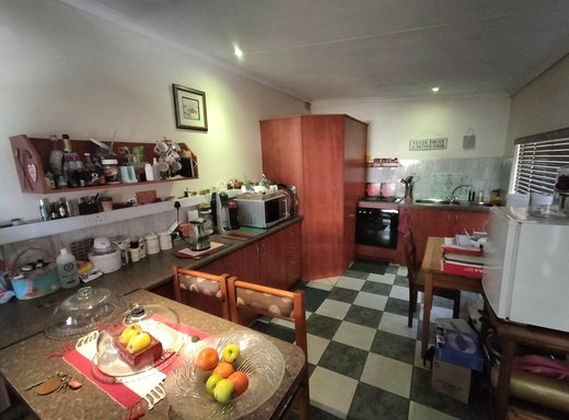 7 Schlafzimmer Haus zum Kauf in Pretoria North