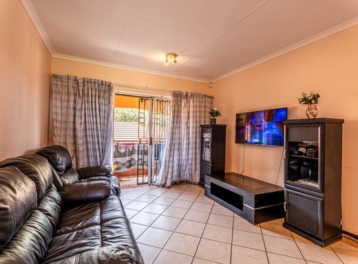2 Schlafzimmer Wohnung zum Kauf in Mooikloof Ridge