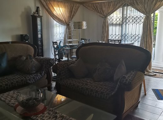 4 Schlafzimmer Haus zum Kauf in Esikhawini