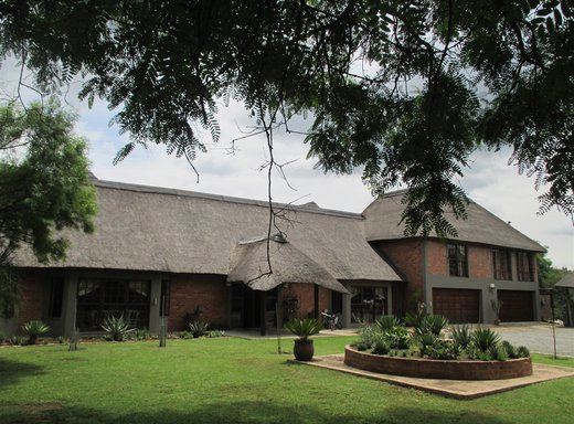 6 Schlafzimmer Haus zum Kauf in Leeuwfontein