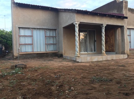 3 Schlafzimmer Haus zum Kauf in Mandela Village