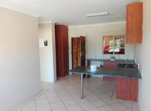 2 Schlafzimmer Wohnung zur Miete in Krugersdorp