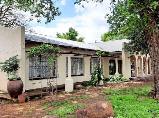 7 Schlafzimmer Kleinsiedlung zum Kauf in Pretoria North