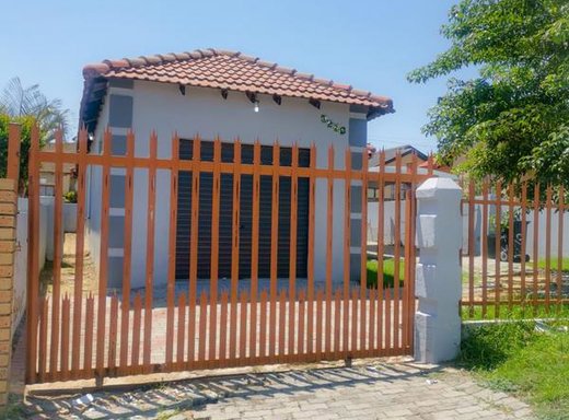 3 Schlafzimmer Haus zum Kauf in Klipfontein View