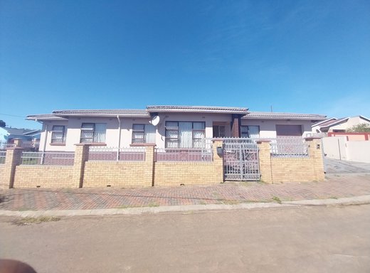 4 Schlafzimmer Haus zum Kauf in Mthatha