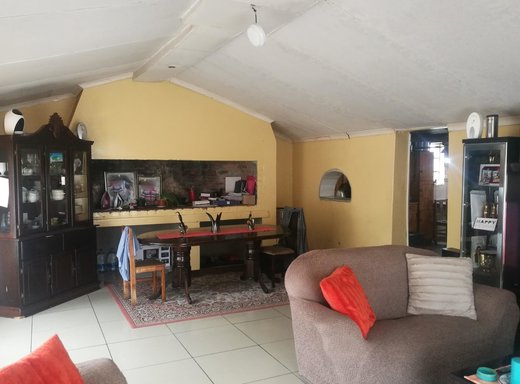 2 Schlafzimmer Haus zum Kauf in Kwanonqaba