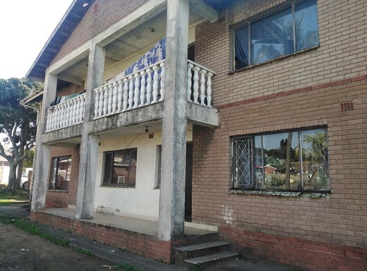 12 Schlafzimmer Haus zum Kauf in Isipingo Rail