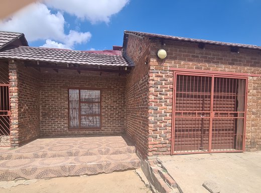 3 Schlafzimmer Haus zum Kauf in Maokeng