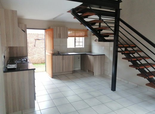 2 Schlafzimmer Reihenhaus zum Kauf in Rietfontein