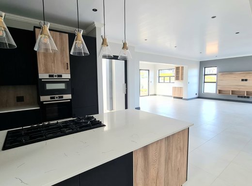 4 Schlafzimmer Haus zum Kauf in Outeniquasbosch