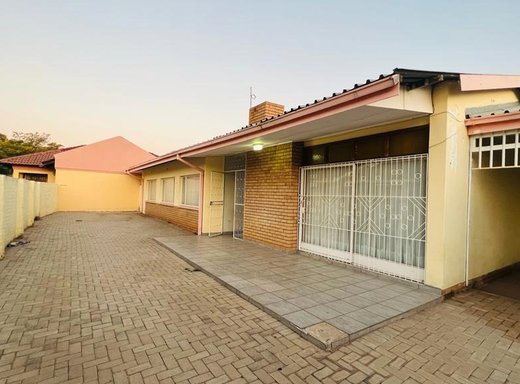 3 Schlafzimmer Reihenhaus zum Kauf in Mokopane Central