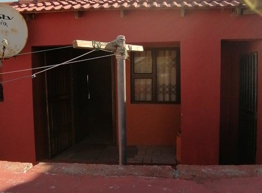 2 Schlafzimmer Haus zum Kauf in Victoria Mxenge