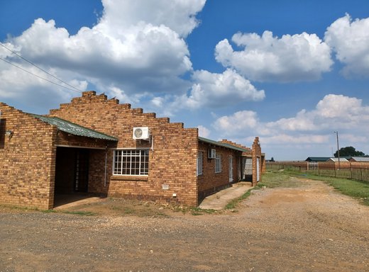 Industriefläche zum Kauf in Delmas