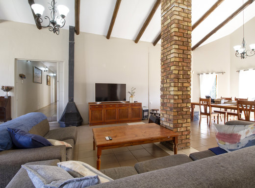 4 Schlafzimmer Haus zum Kauf in Grootfontein Country Estates