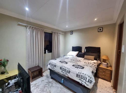 3 Schlafzimmer Luxusanwesen zum Kauf in Secunda
