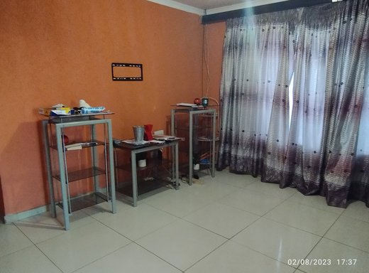 3 Schlafzimmer Haus zum Kauf in Tlhabane West