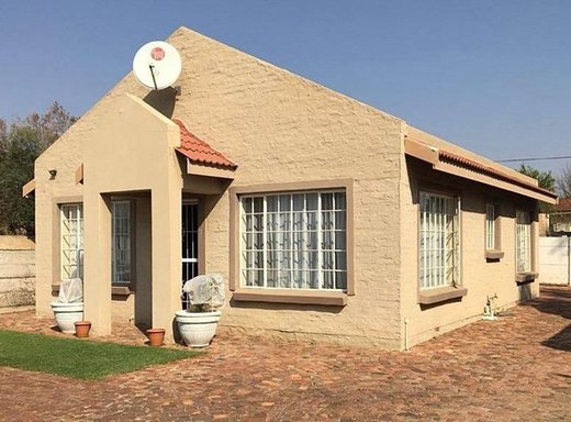 2 Schlafzimmer Wohnung zum Kauf in Potchefstroom