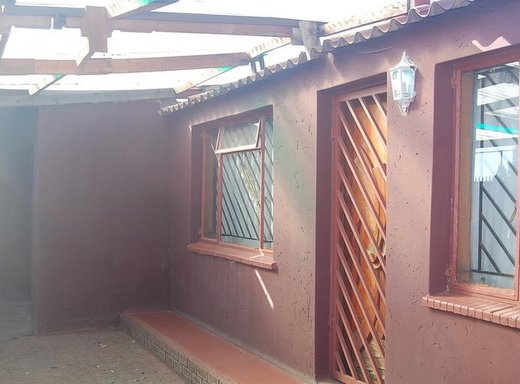 2 Schlafzimmer Haus zur Miete in Senaoane