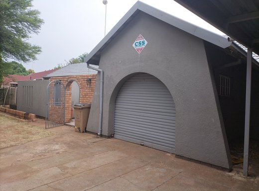 3 Schlafzimmer Haus zum Kauf in Stilfontein