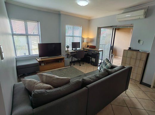 2 Schlafzimmer Wohnung zur Miete in Zwartkop Golf Estate
