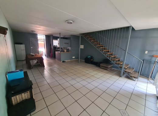 2 Schlafzimmer Wohnung zum Kauf in Rietfontein