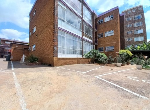 2 Schlafzimmer Etagenwohnung zur Miete in Pretoria North