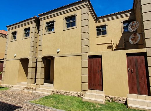 2 Schlafzimmer Reihenhaus zum Kauf in Ferreira Town