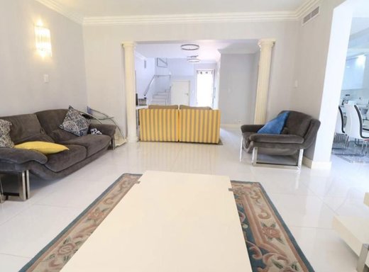 5 Schlafzimmer Duplex zum Kauf in Umhlanga Central