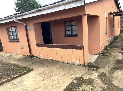 4 Schlafzimmer Haus zum Kauf in Kwamashu