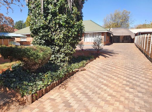 6 Schlafzimmer Haus zum Kauf in Stilfontein