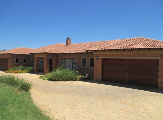 5 Schlafzimmer Haus zum Kauf in Leeuwfontein