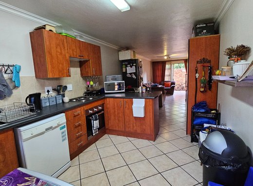 2 Schlafzimmer Wohnung zum Kauf in Rietfontein
