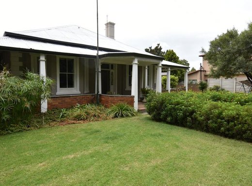 4 Schlafzimmer Haus zum Kauf in Krugersdorp North