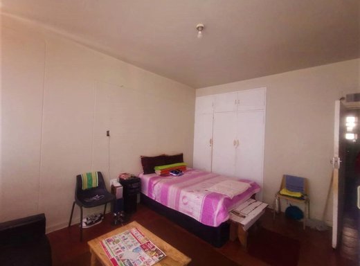 1 Schlafzimmer Etagenwohnung zum Kauf in Hillbrow