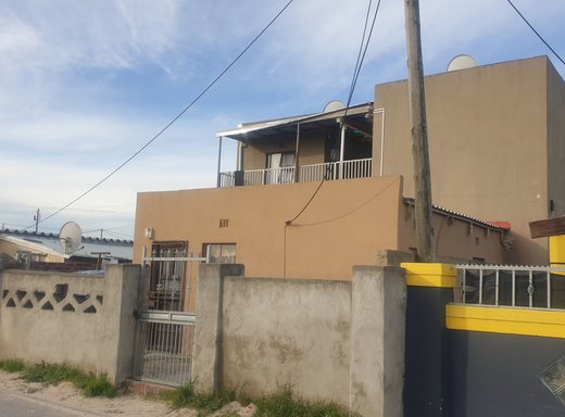 10 Schlafzimmer Haus zum Kauf in Mfuleni