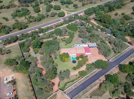4 Schlafzimmer Kleinsiedlung zum Kauf in Leeuwfontein