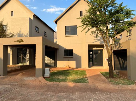 2 Schlafzimmer Duplex zum Kauf in Leloko Lifestyle & Eco Estate