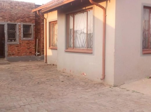 2 Schlafzimmer Haus zum Kauf in Maokeng