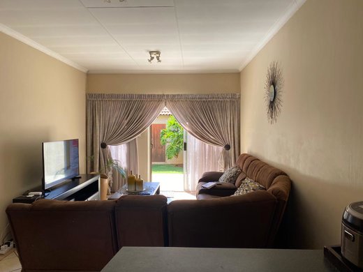 2 Schlafzimmer Einfamilienhaus zum Kauf in Mooikloof Ridge