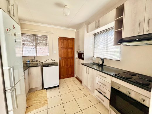 2 Schlafzimmer Haus zum Kauf in Mandela View