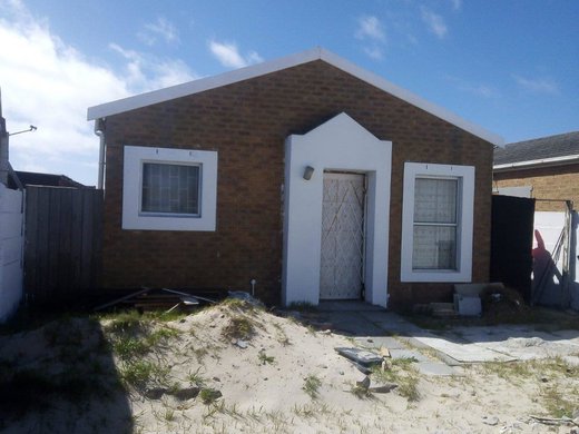 2 Schlafzimmer Haus zum Kauf in Strandfontein