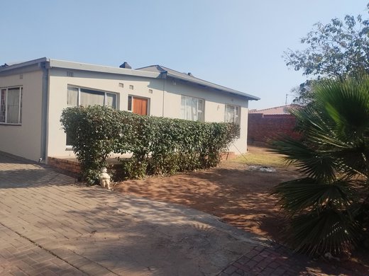 3 Schlafzimmer Haus zum Kauf in Pretoria West