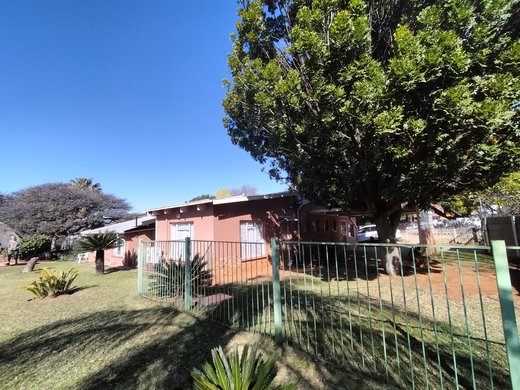 7 Schlafzimmer Haus zum Kauf in Pretoria North