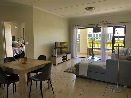 2 Schlafzimmer Etagenwohnung zum Kauf in Modderfontein