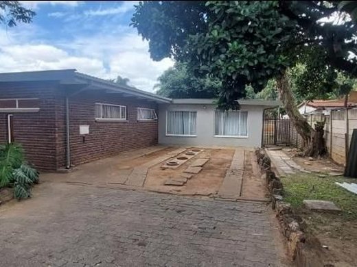 4 Schlafzimmer Haus zum Kauf in Pretoria Gardens