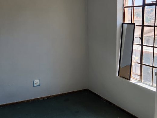 2 Schlafzimmer Wohnung zum Kauf in Roodepoort