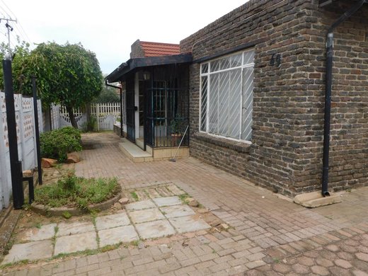 3 Schlafzimmer Haus zur Miete in Krugersdorp West